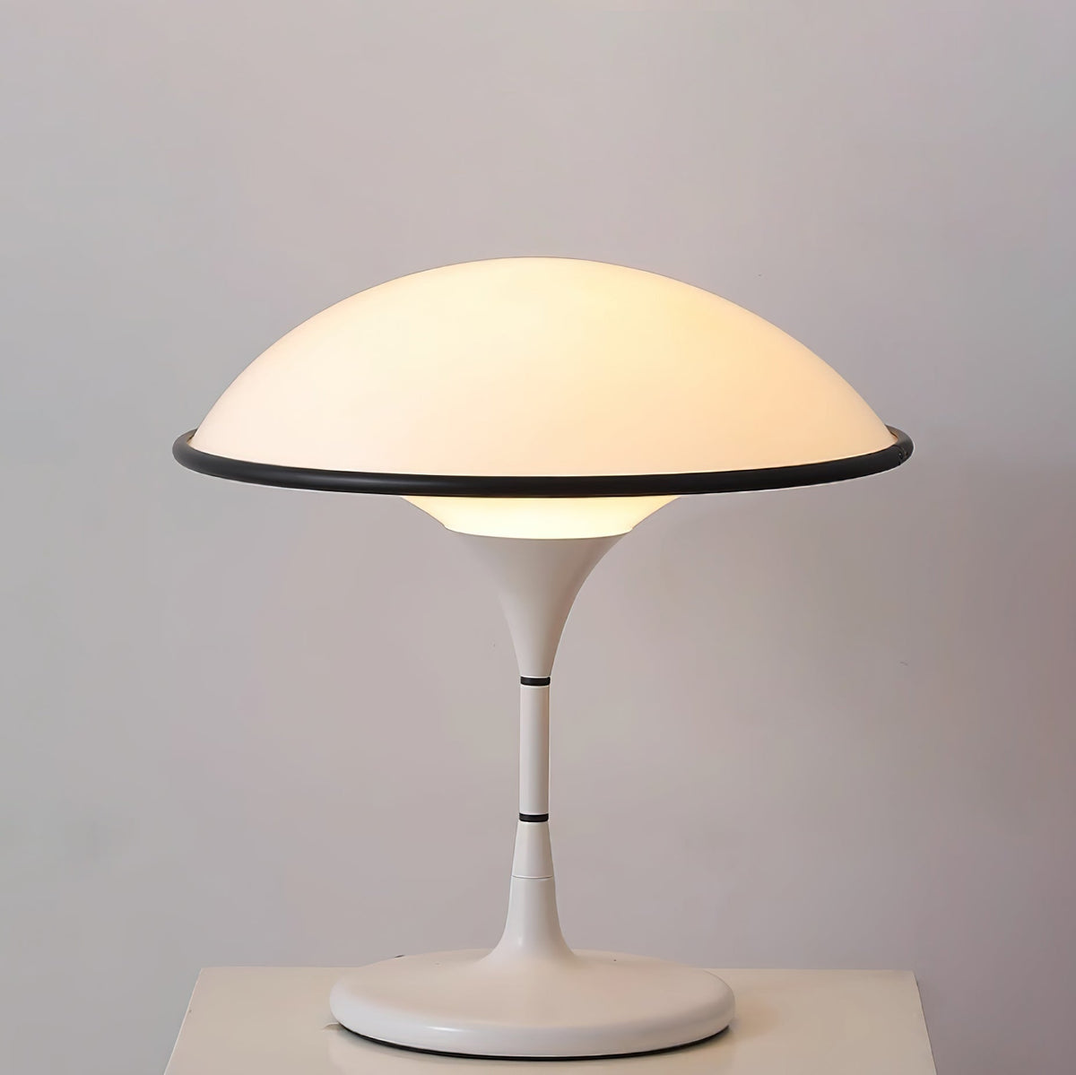 Revenor acryl futuristische tafellamp