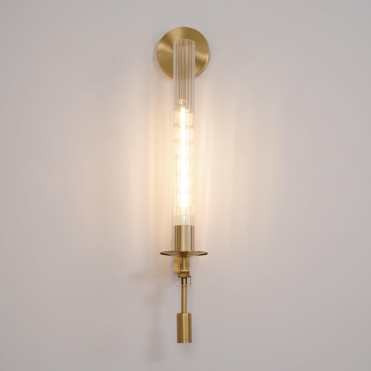 Veloora wandlamp messing Minimalistisch Geribbelde glas