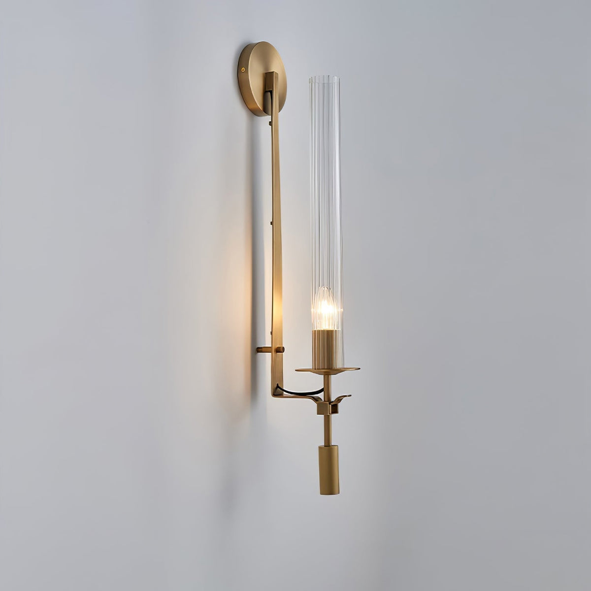Veloora wandlamp messing Minimalistisch Geribbelde glas
