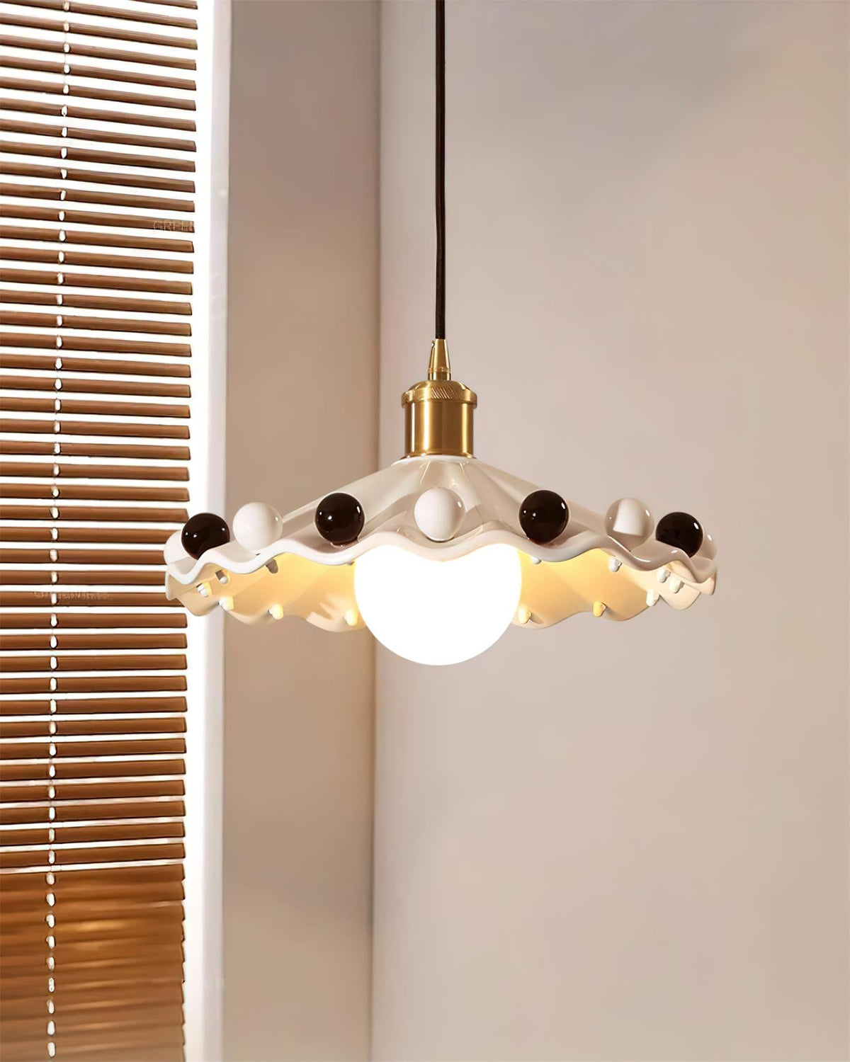 Solvira hanglamp met golfvormige keramische kap