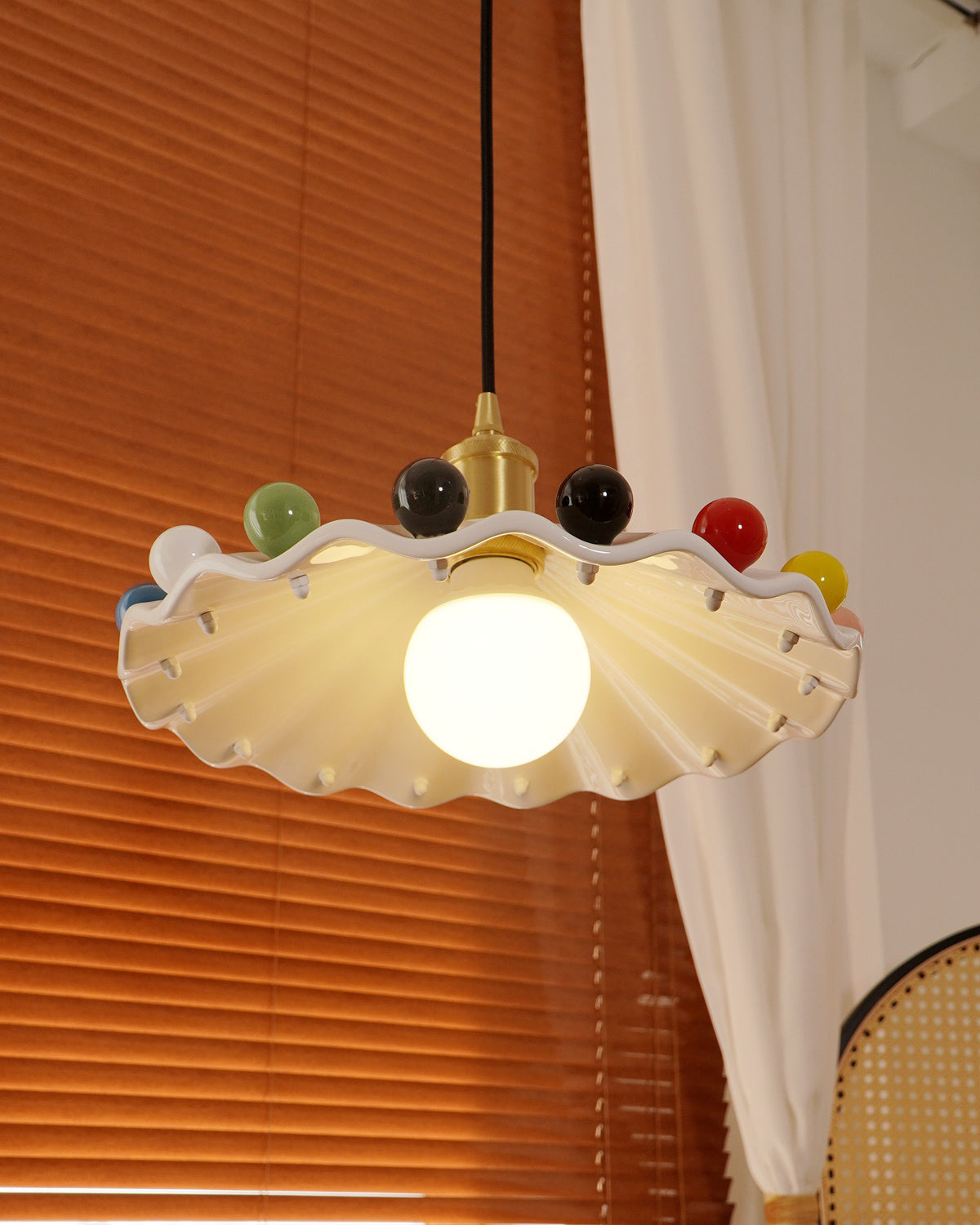 Solvira hanglamp met golfvormige keramische kap