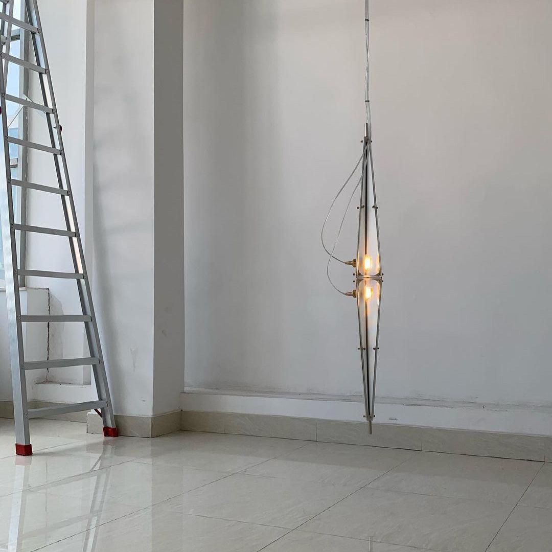 Adan moderne hanglamp met minimalistisch kunstwerk