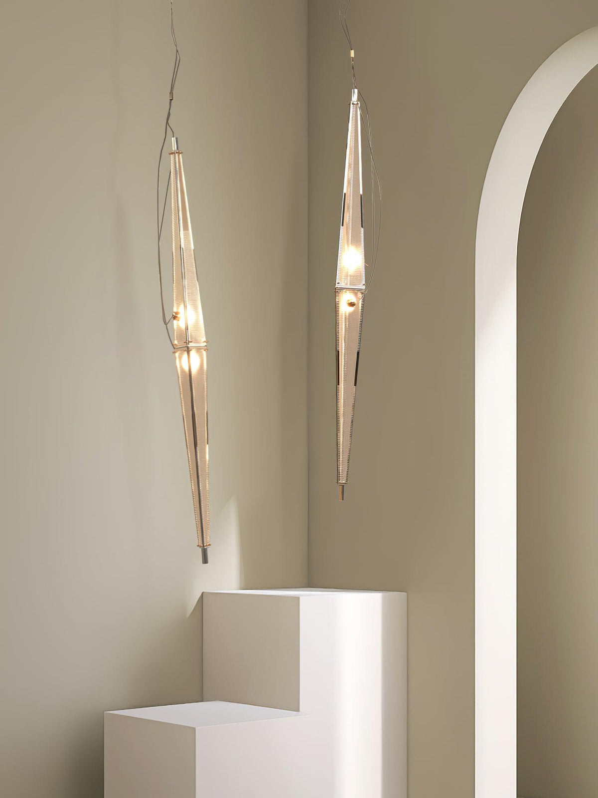 Adan moderne hanglamp met minimalistisch kunstwerk
