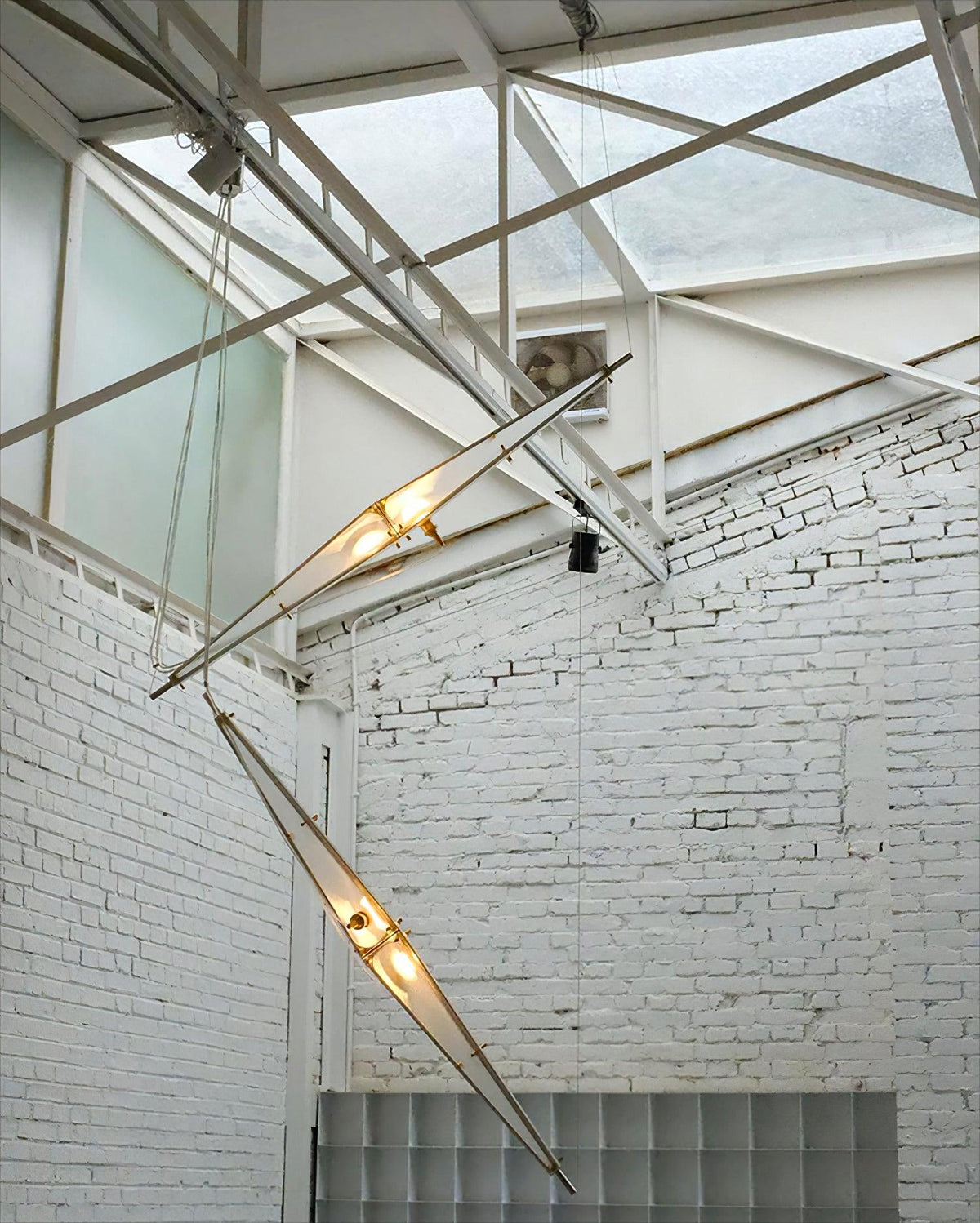 Adan moderne hanglamp met minimalistisch kunstwerk