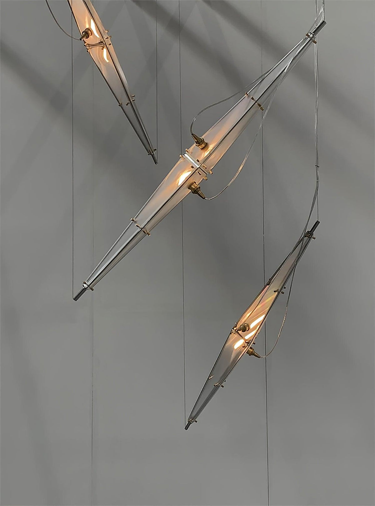 Adan moderne hanglamp met minimalistisch kunstwerk
