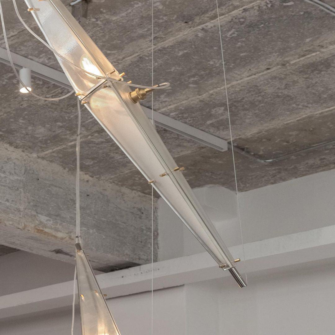 Adan moderne hanglamp met minimalistisch kunstwerk
