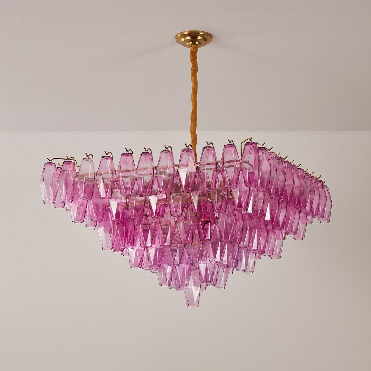Miroian kroonluchter met fuchsia prismaglas in omgekeerde piramidevorm
