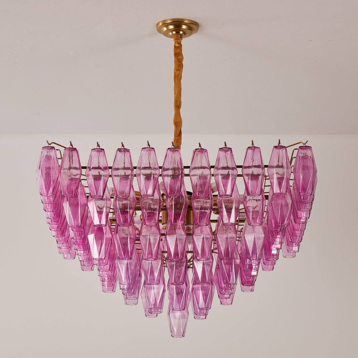 Miroian kroonluchter met fuchsia prismaglas in omgekeerde piramidevorm
