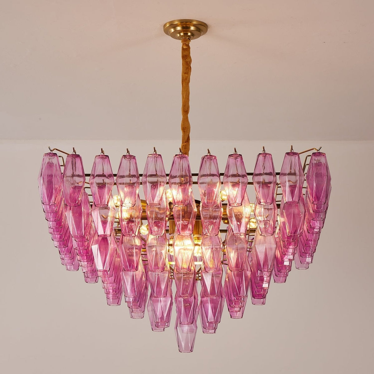 Miroian kroonluchter met fuchsia prismaglas in omgekeerde piramidevorm