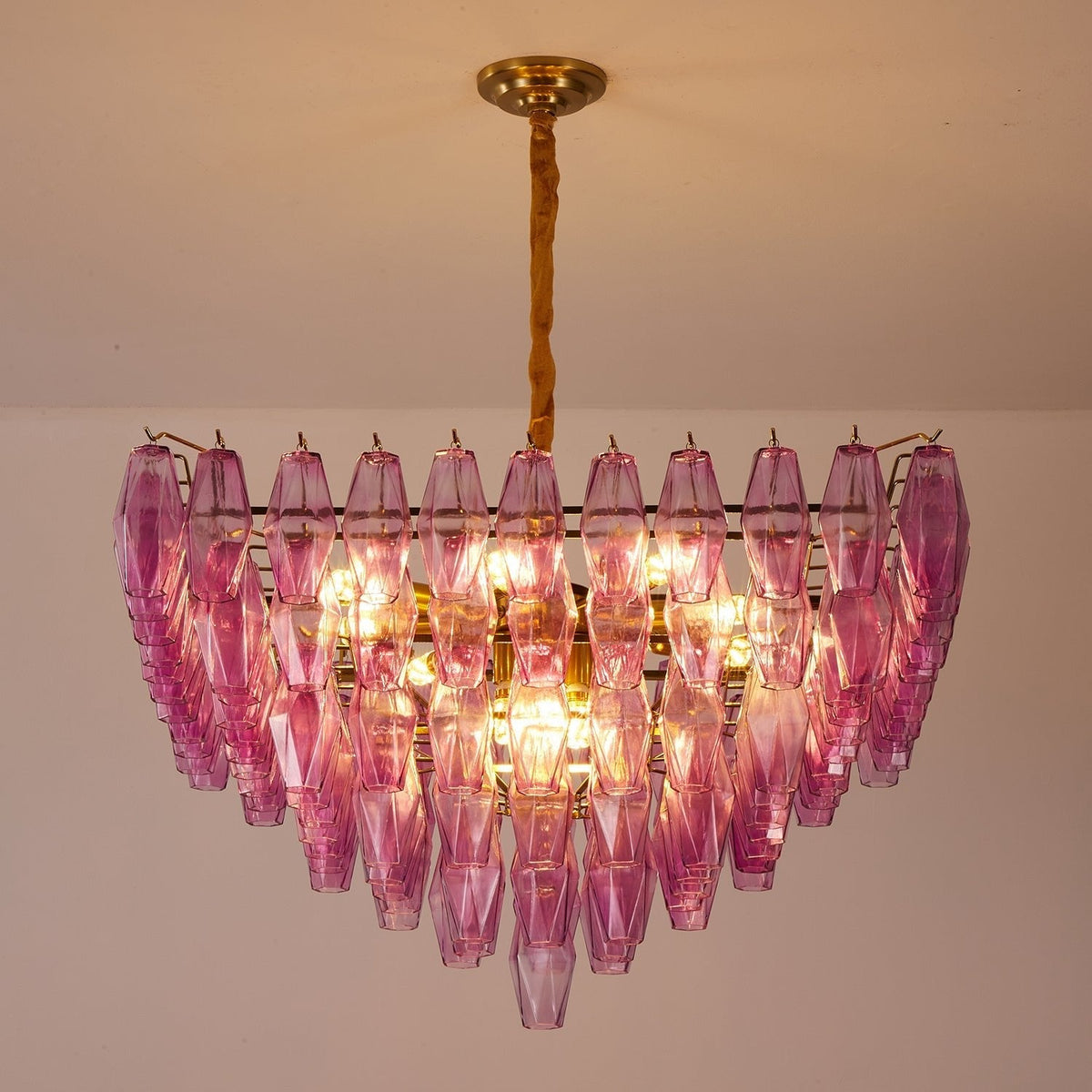 Miroian kroonluchter met fuchsia prismaglas in omgekeerde piramidevorm