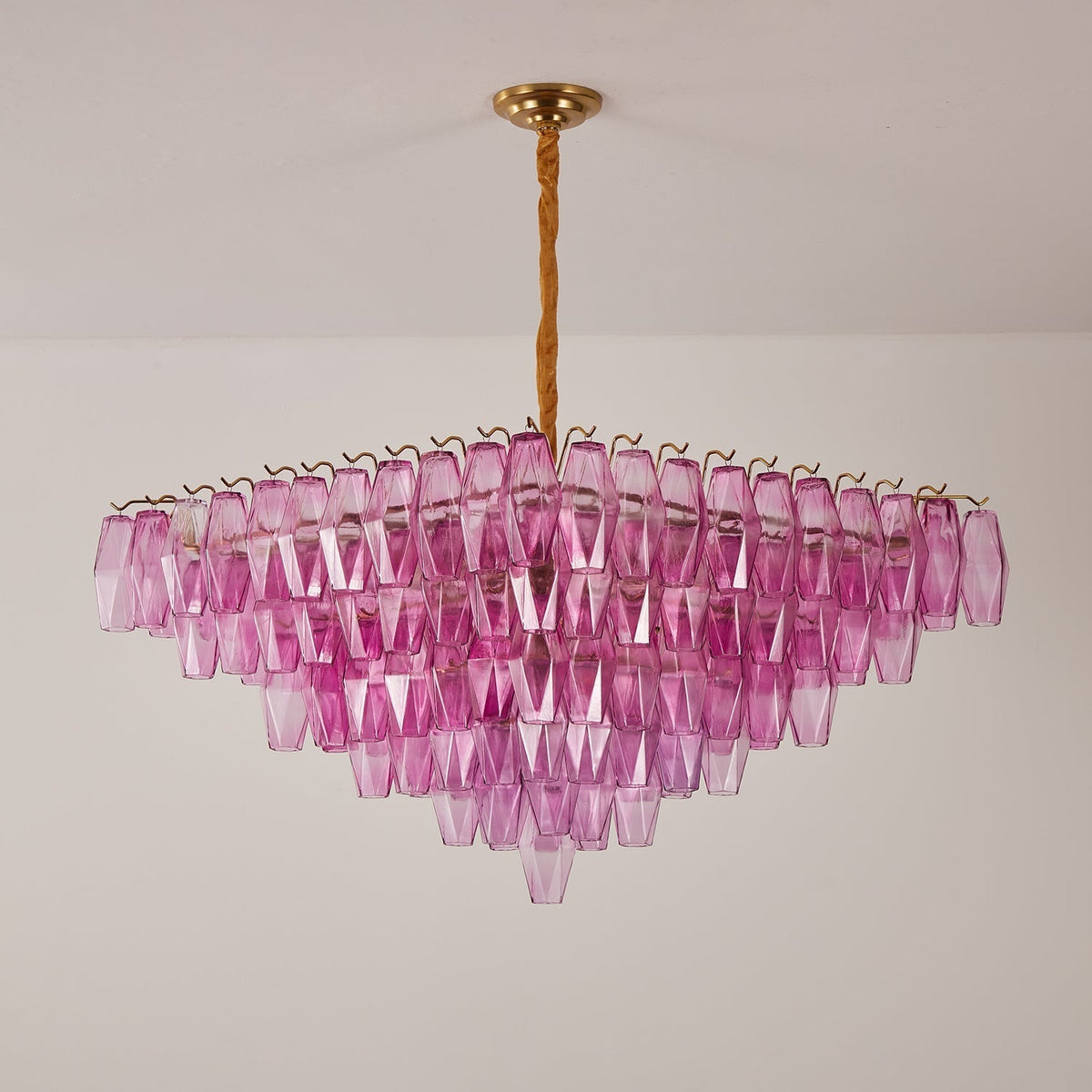 Miroian kroonluchter met fuchsia prismaglas in omgekeerde piramidevorm