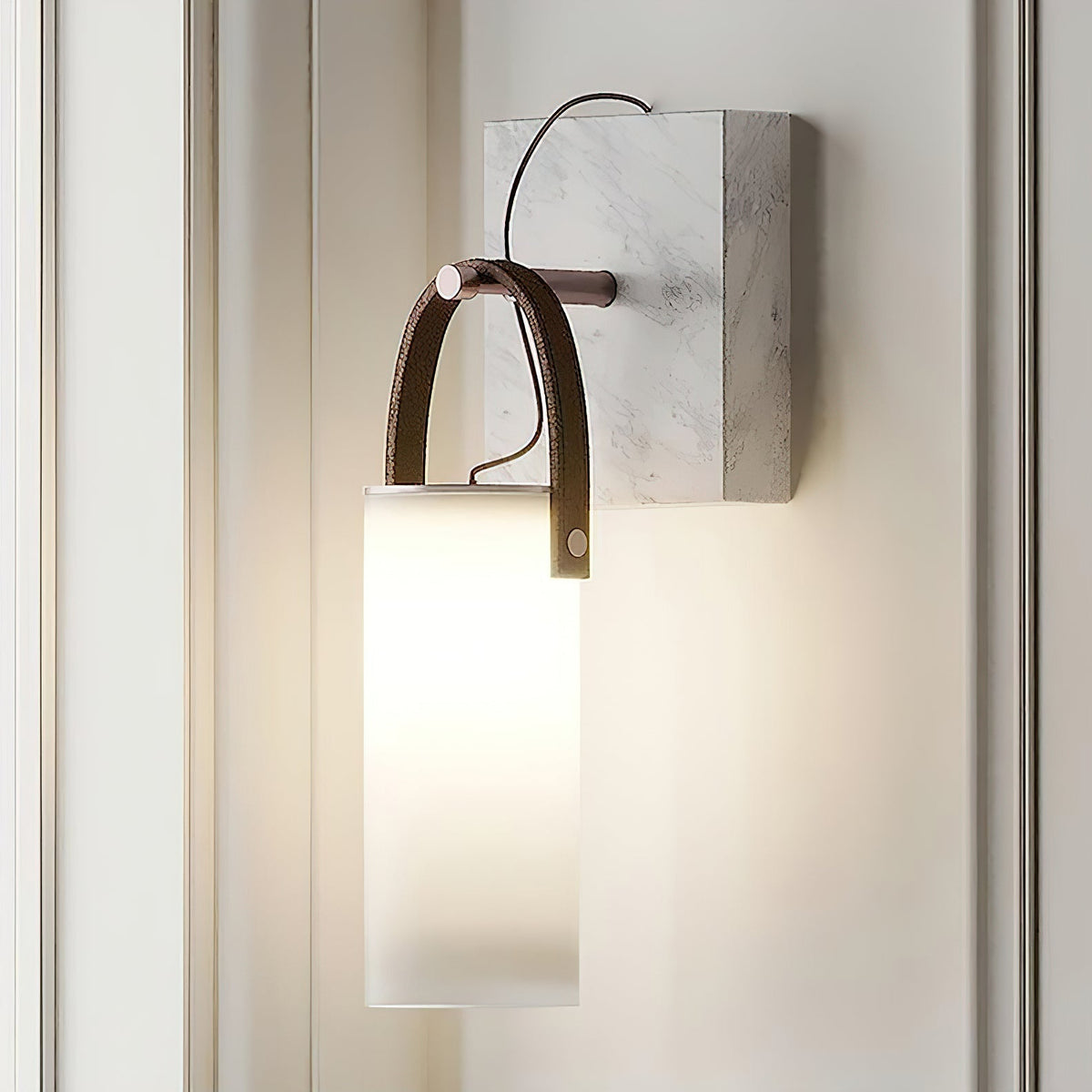 Celaliella wandlamp met glazen kap