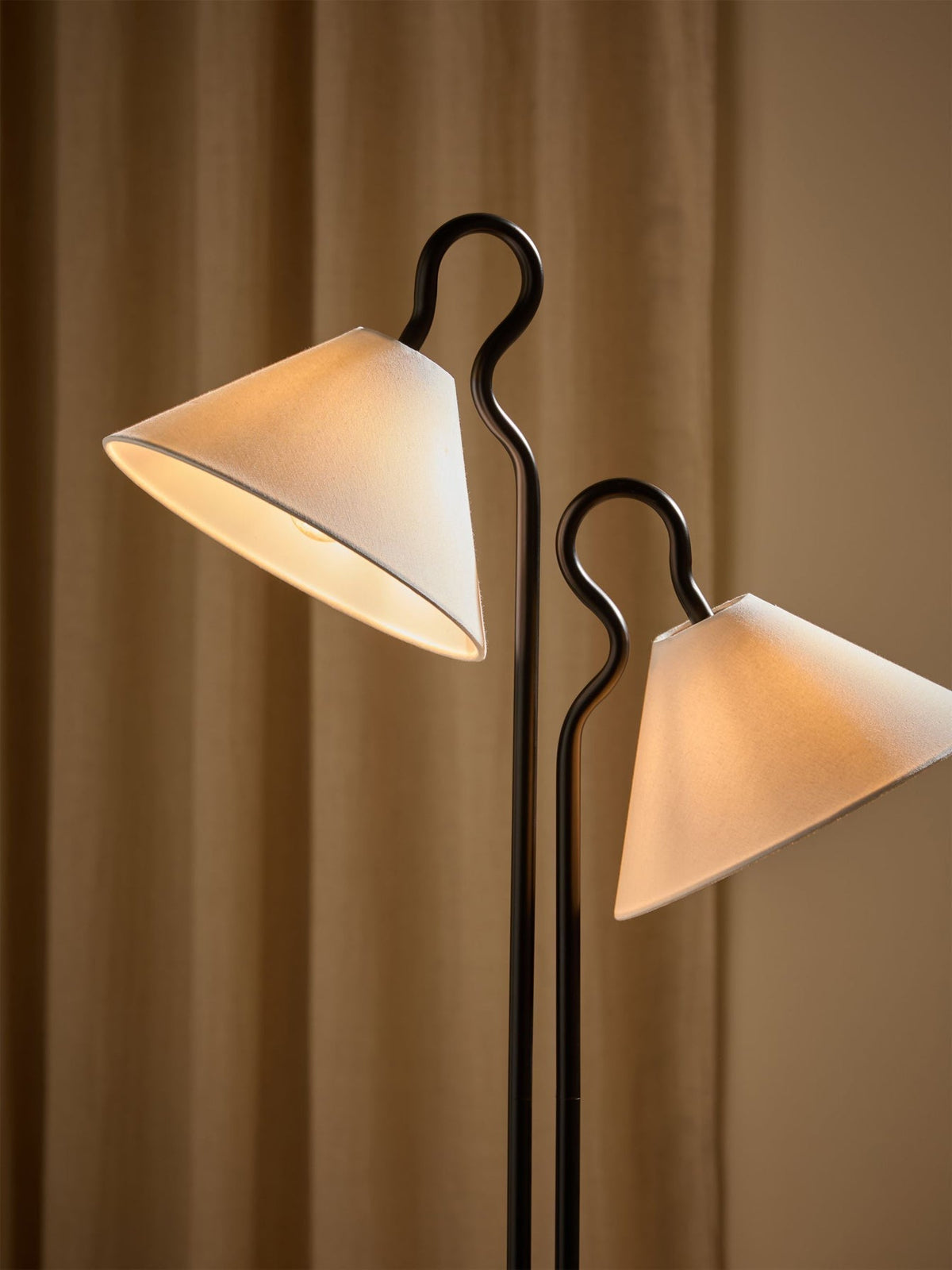 Viraoria vloerlamp