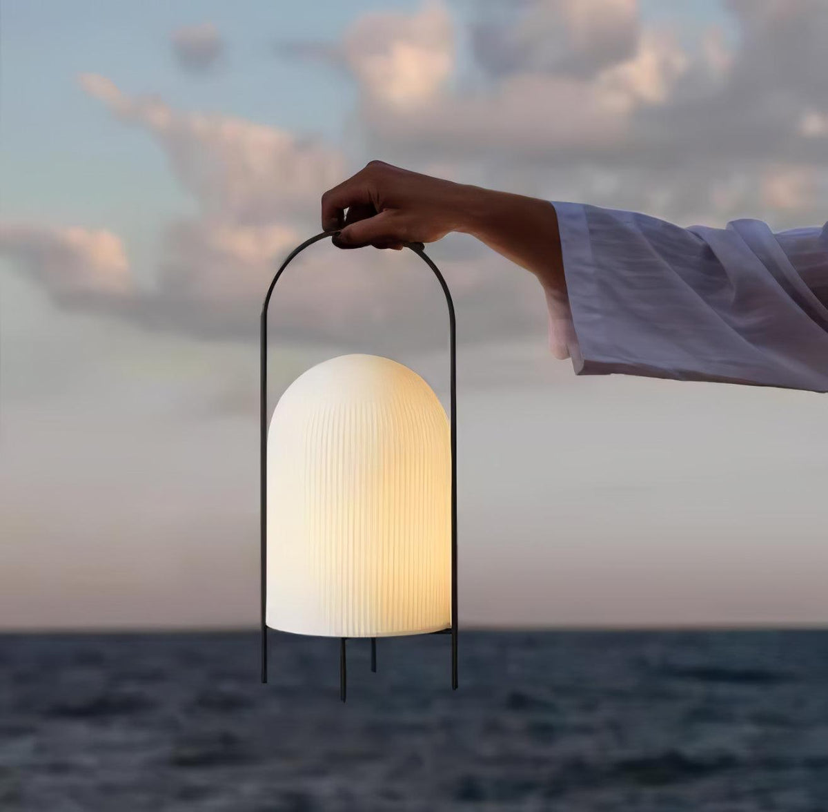 Firaie tafellamp van glas met minimalistisch ontwerp