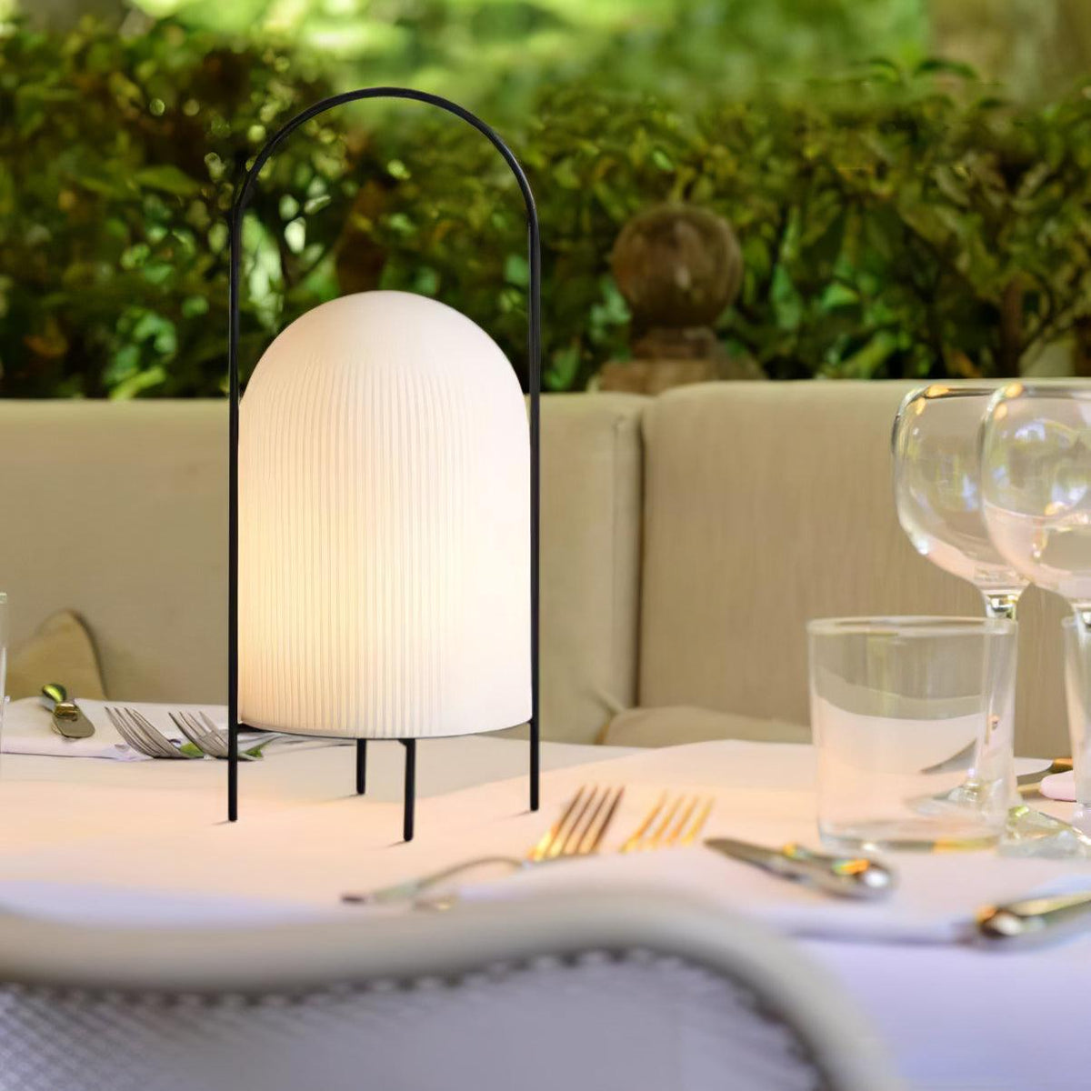 Firaie tafellamp van glas met minimalistisch ontwerp