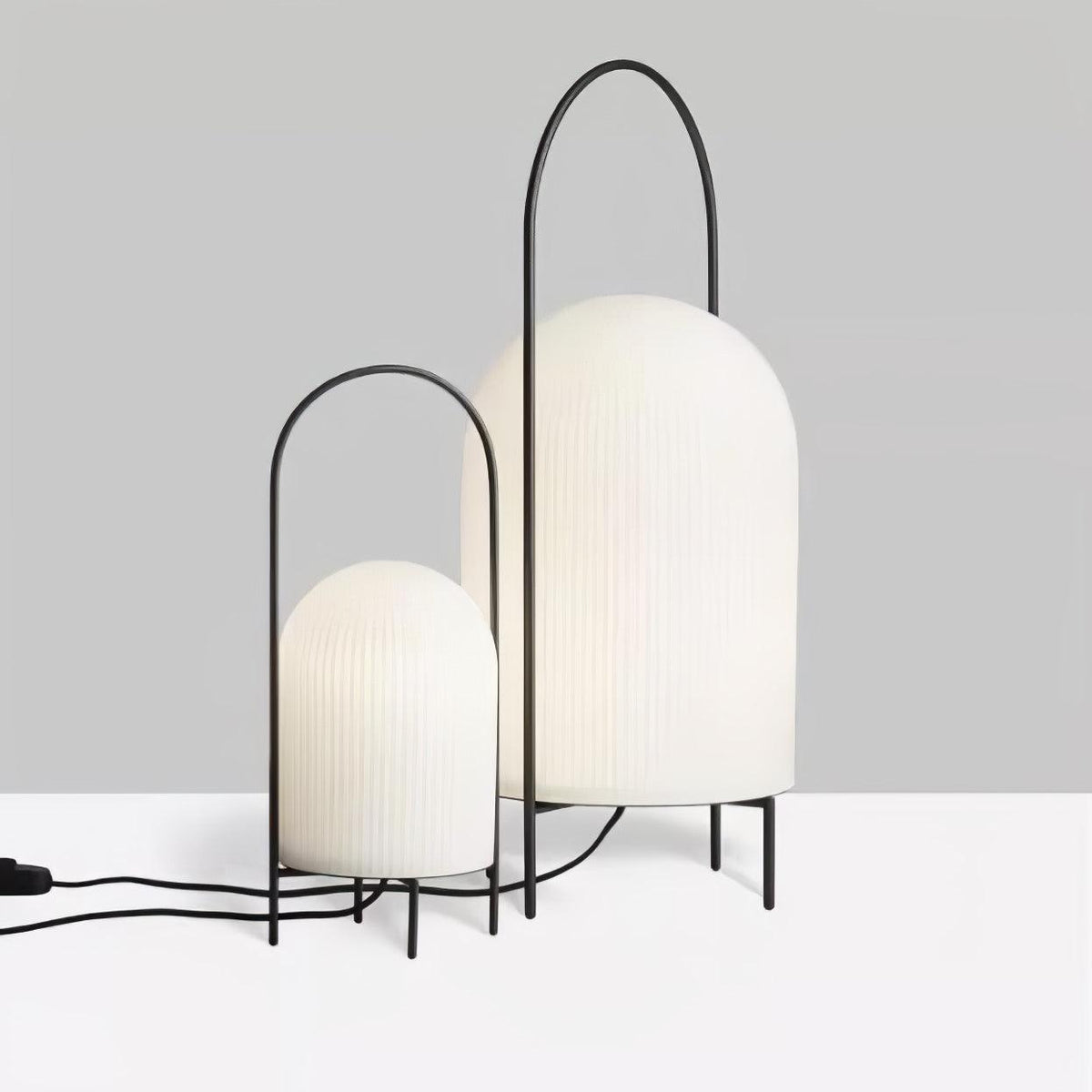 Firaie tafellamp van glas met minimalistisch ontwerp