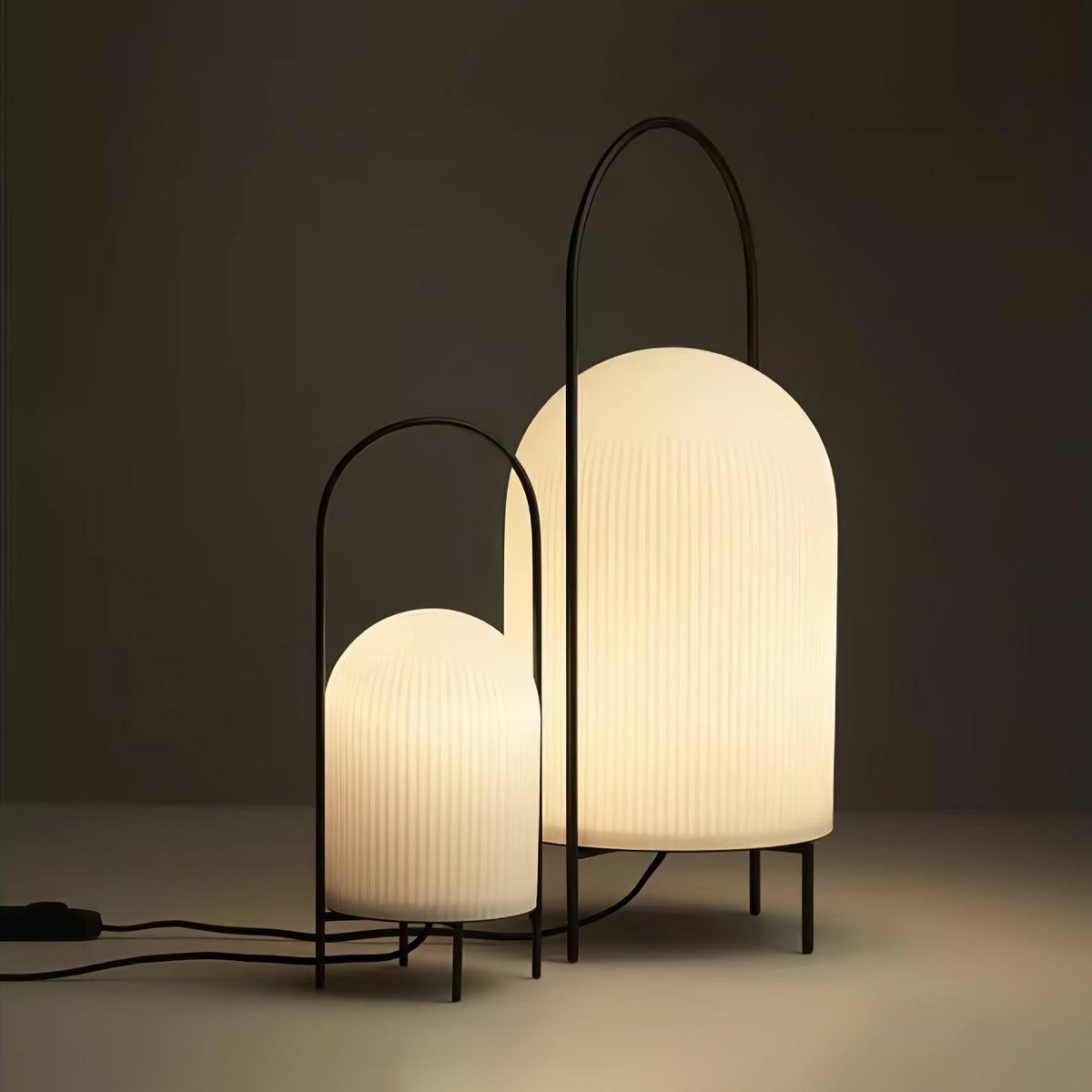 Firaie tafellamp van glas met minimalistisch ontwerp
