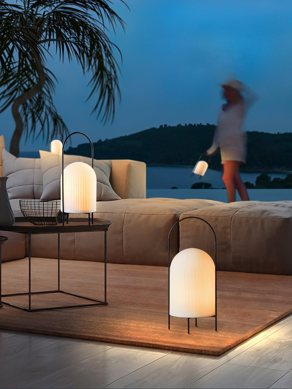 Firaie tafellamp van glas met minimalistisch ontwerp