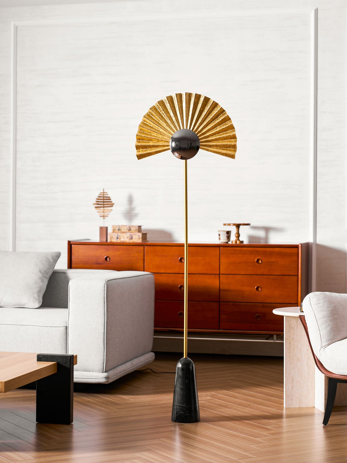 Solvaar vloerlamp met goudkleurige ventilatorkap