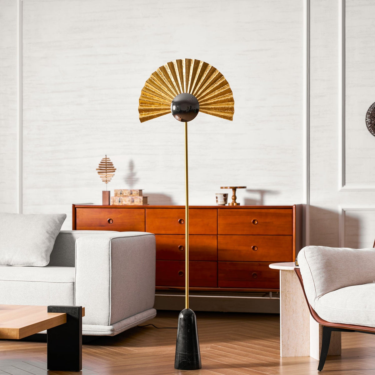 Solvaar vloerlamp met goudkleurige ventilatorkap