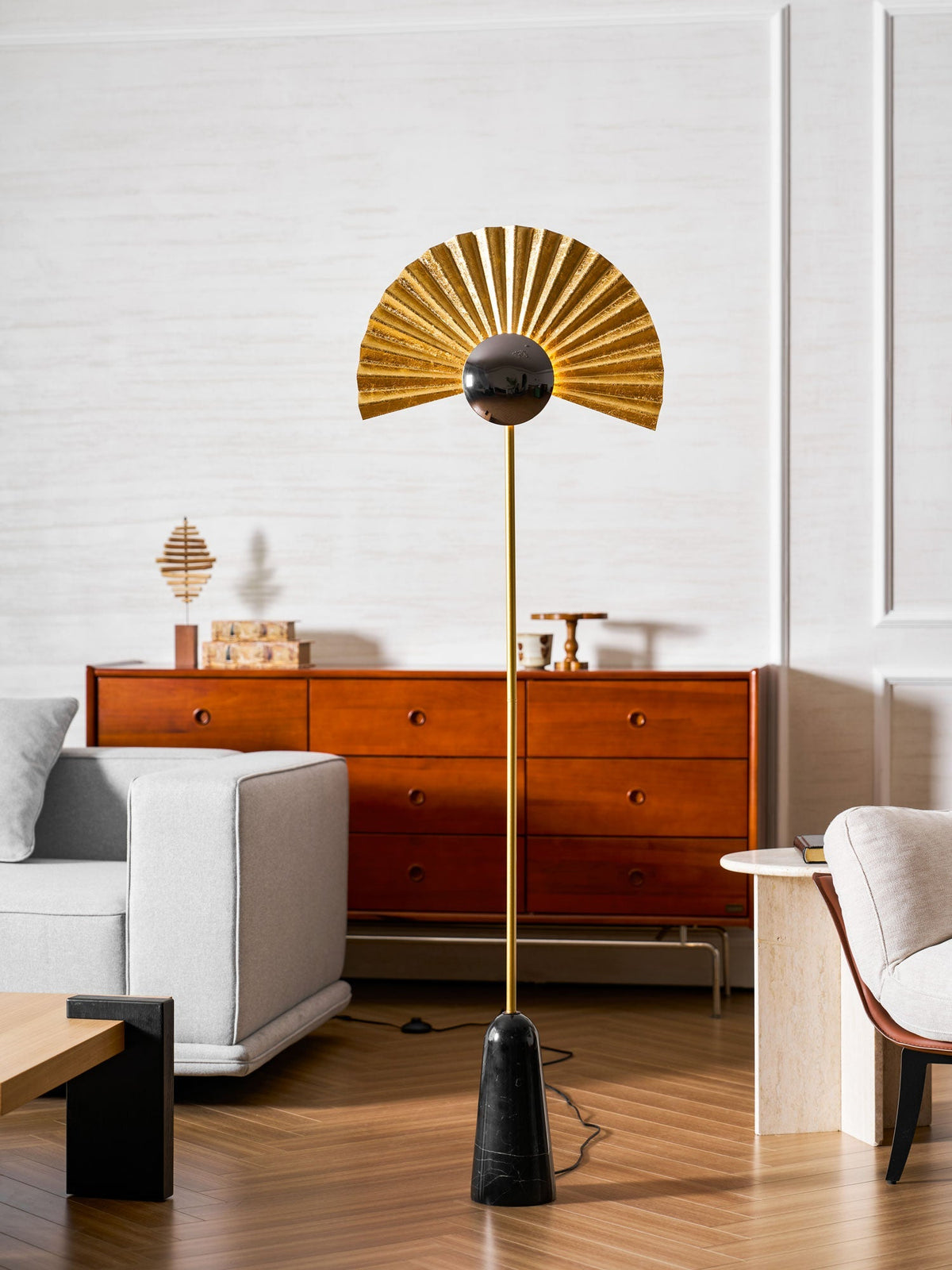 Solvaar vloerlamp met goudkleurige ventilatorkap