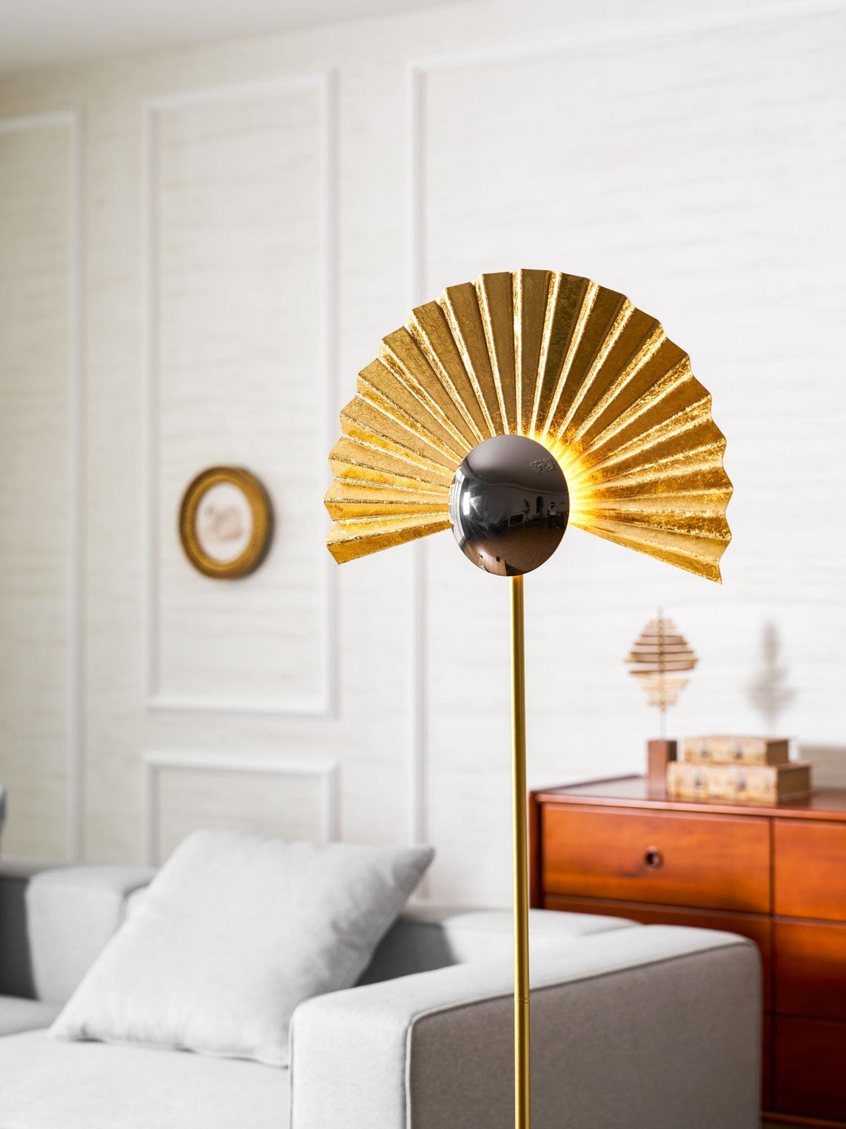Solvaar vloerlamp met goudkleurige ventilatorkap