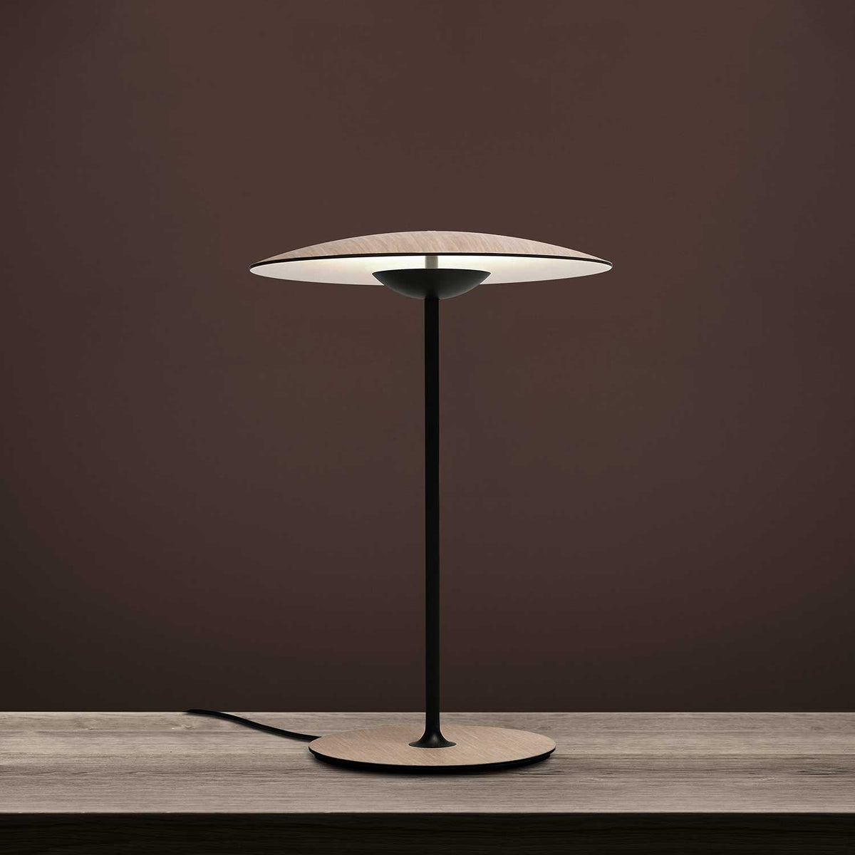 Elaarelia tafellamp slank minimalistisch