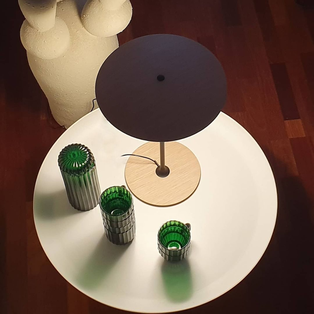 Elaarelia tafellamp slank minimalistisch
