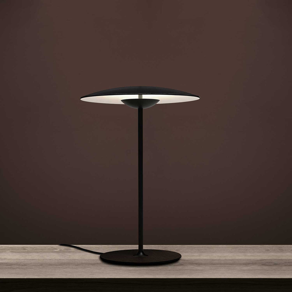 Elaarelia tafellamp slank minimalistisch