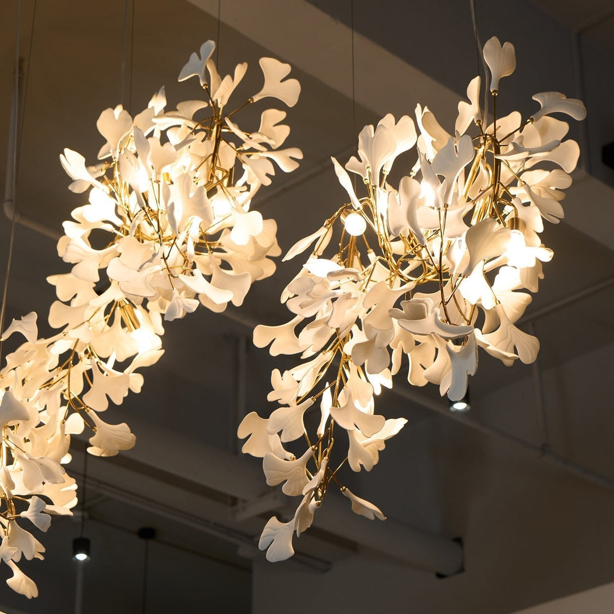 Ririxel hanglamp Gingko keramische bloemblaadjes goud