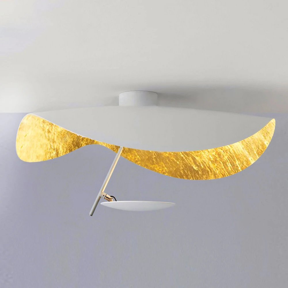Solenena plafondlamp gebogen kap gouden binnenkant