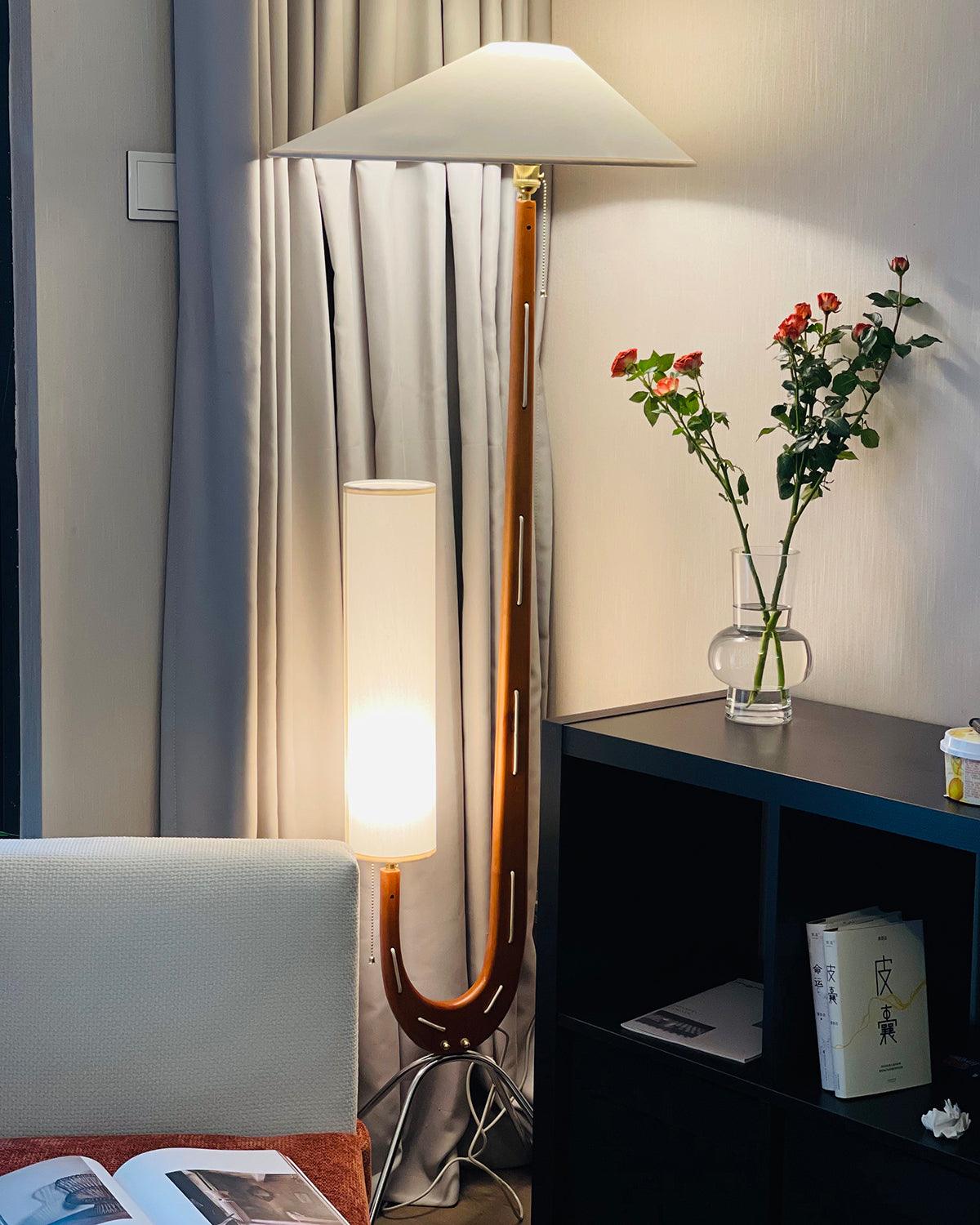 Novael vloerlamp van stof in Scandinavische stijl