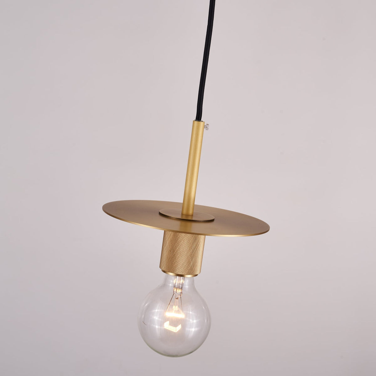 Allirus Moderne hanglamp van messing met minimalistisch Noords ontwerp