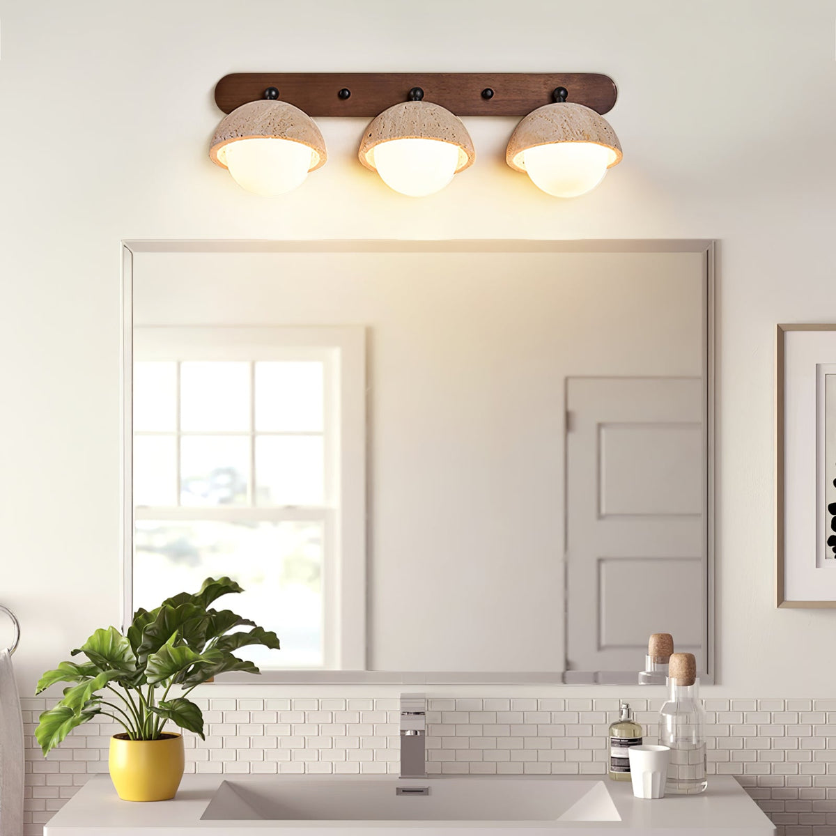 Cavix wandlamp met halve maan van geel travertin en walnoothout