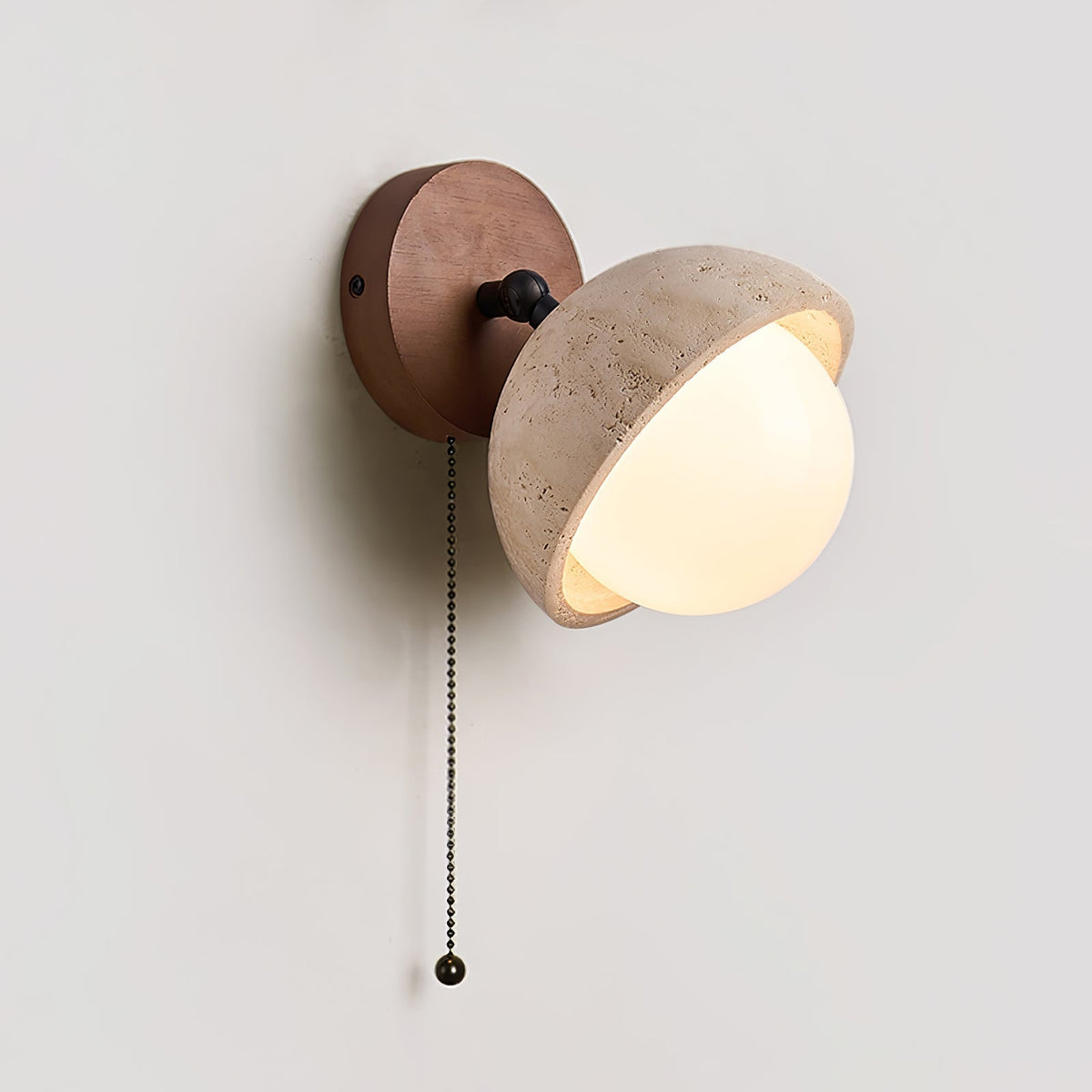 Cavix wandlamp met halve maan van geel travertin en walnoothout