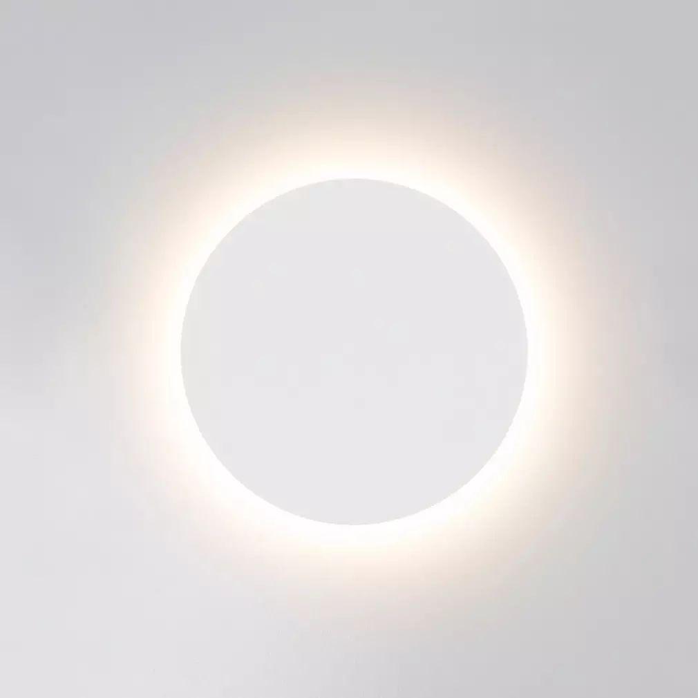 Phelan wandlamp van messing met minimalistisch ontwerp