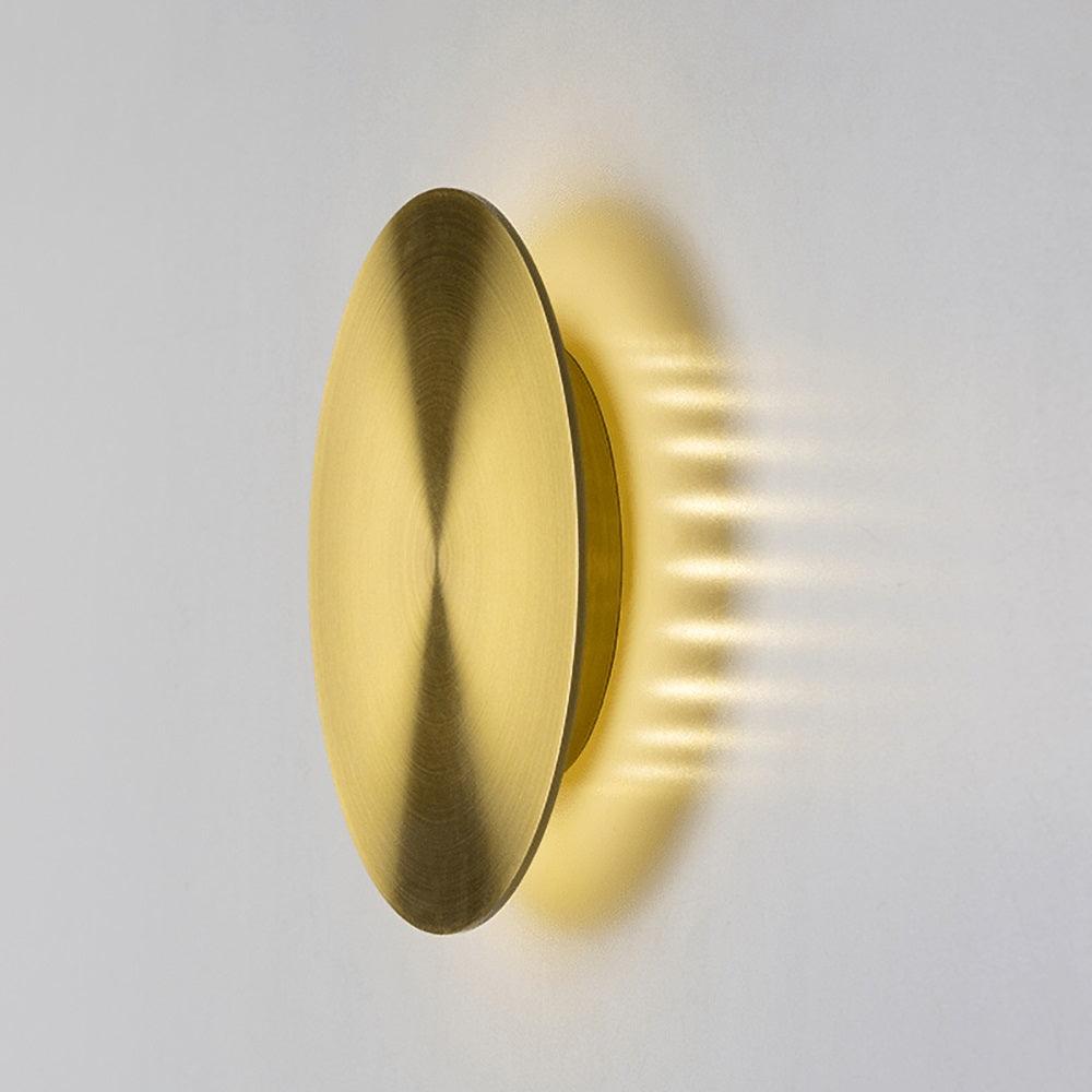 Phelan wandlamp van messing met minimalistisch ontwerp