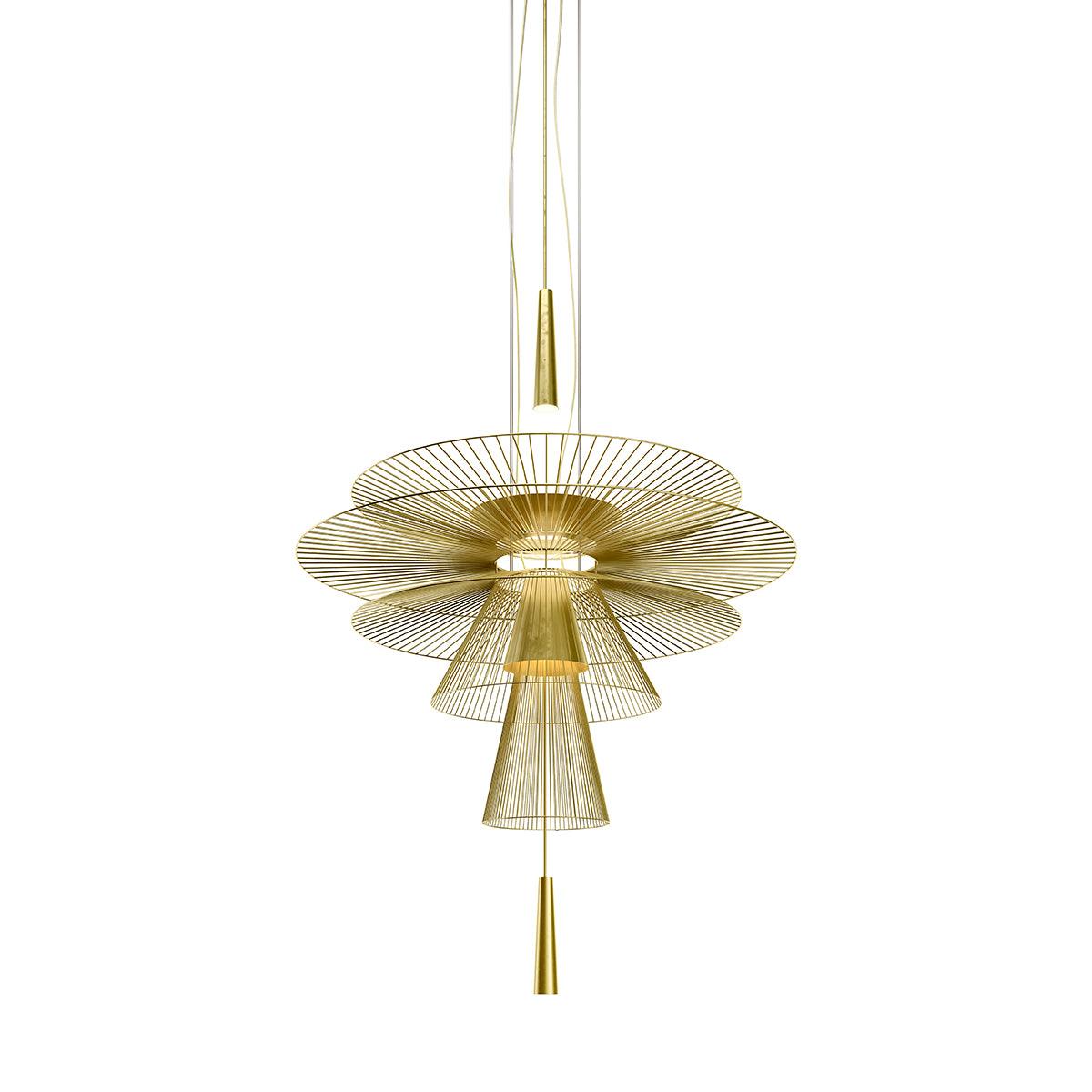 Moderne kroonluchter met sculpturale gelaagde draadframe en opvallend ontwerp
