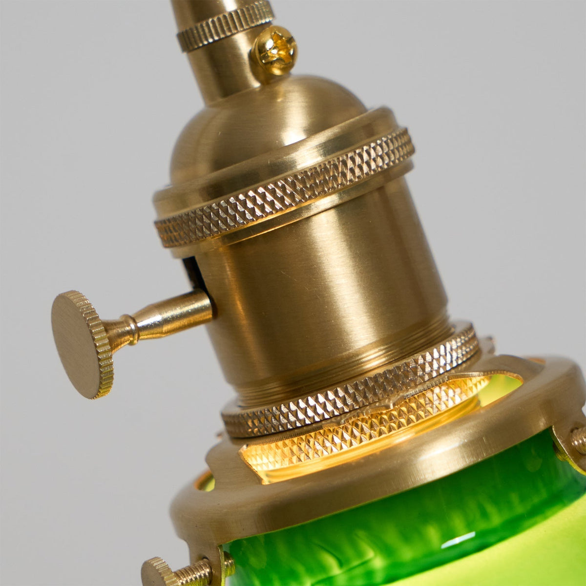 Jovanth Retro hanglamp in messing met groene afwerking