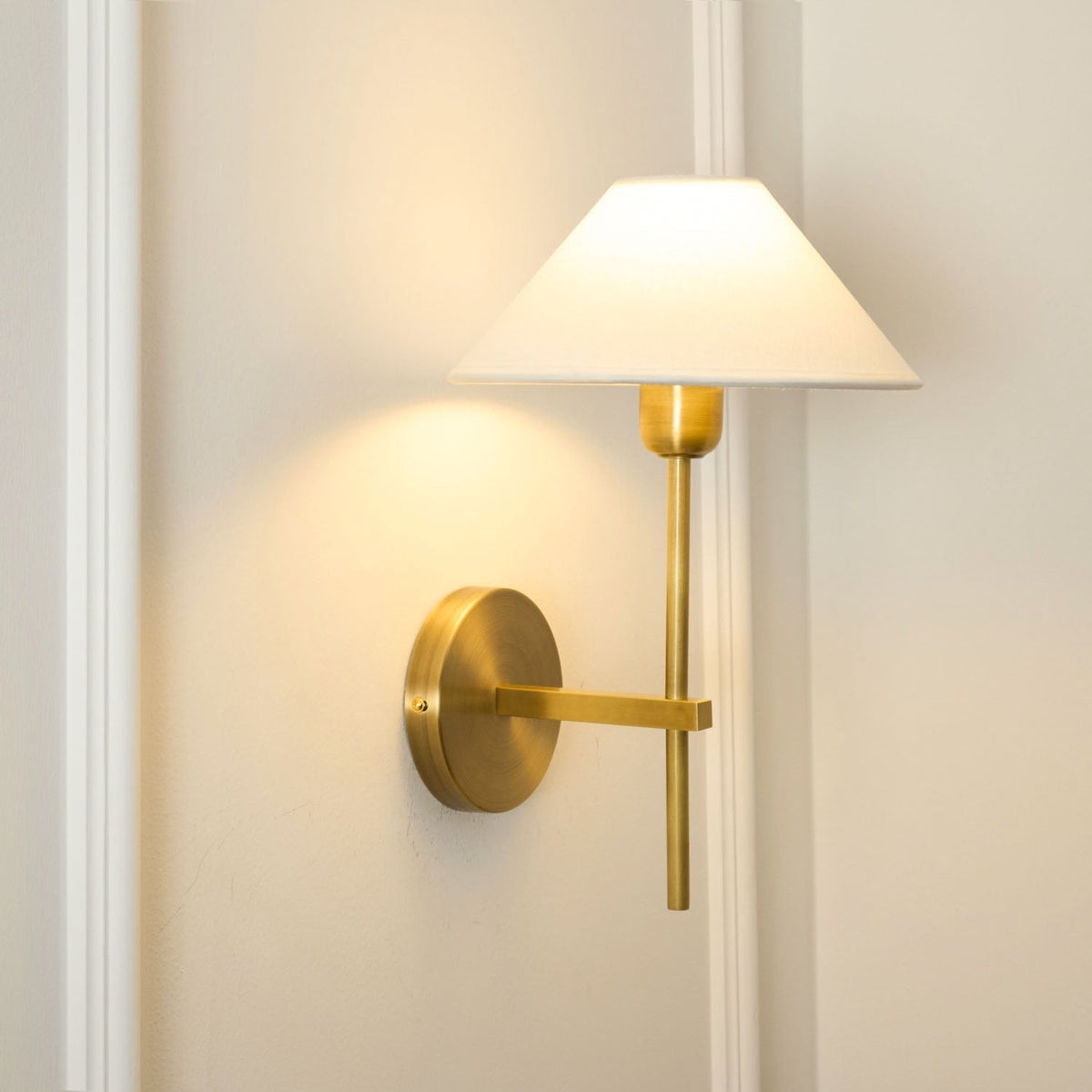 Orelisira wandlamp