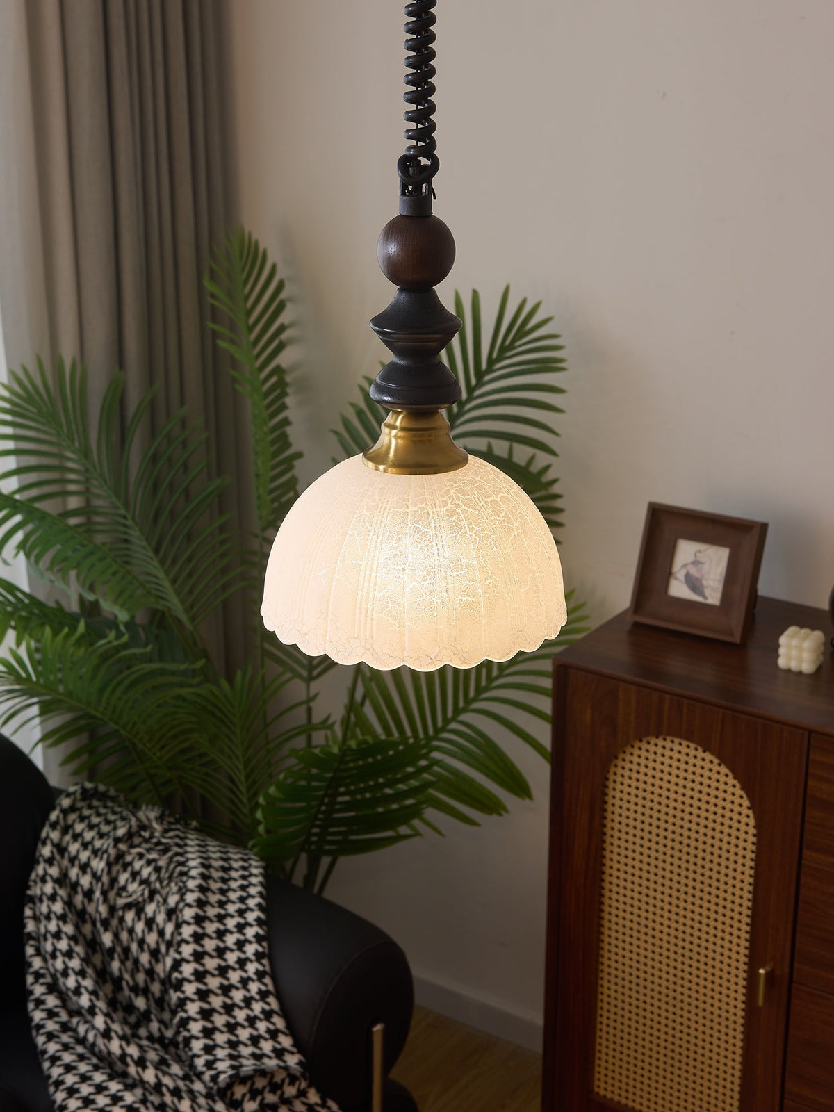 Halcyon Moderne hanglamp van hout met minimalistische boog