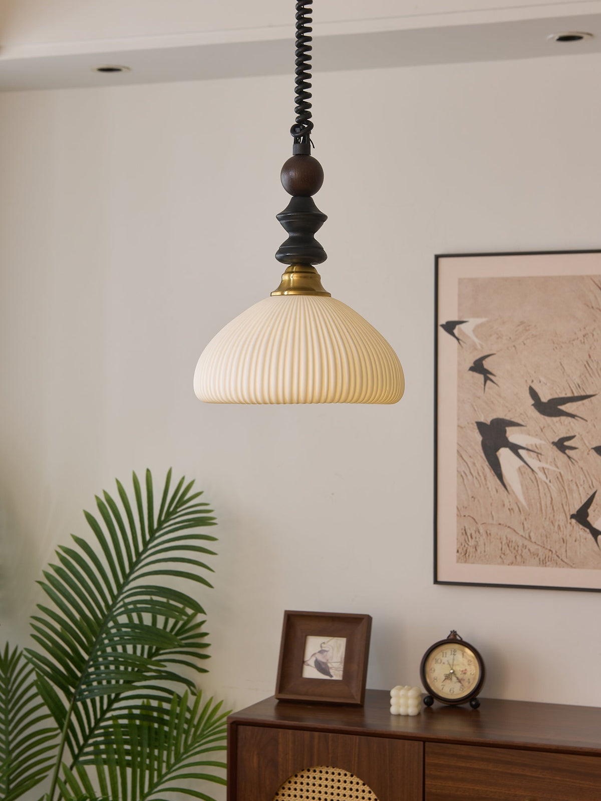 Halcyon Moderne hanglamp van hout met minimalistische boog