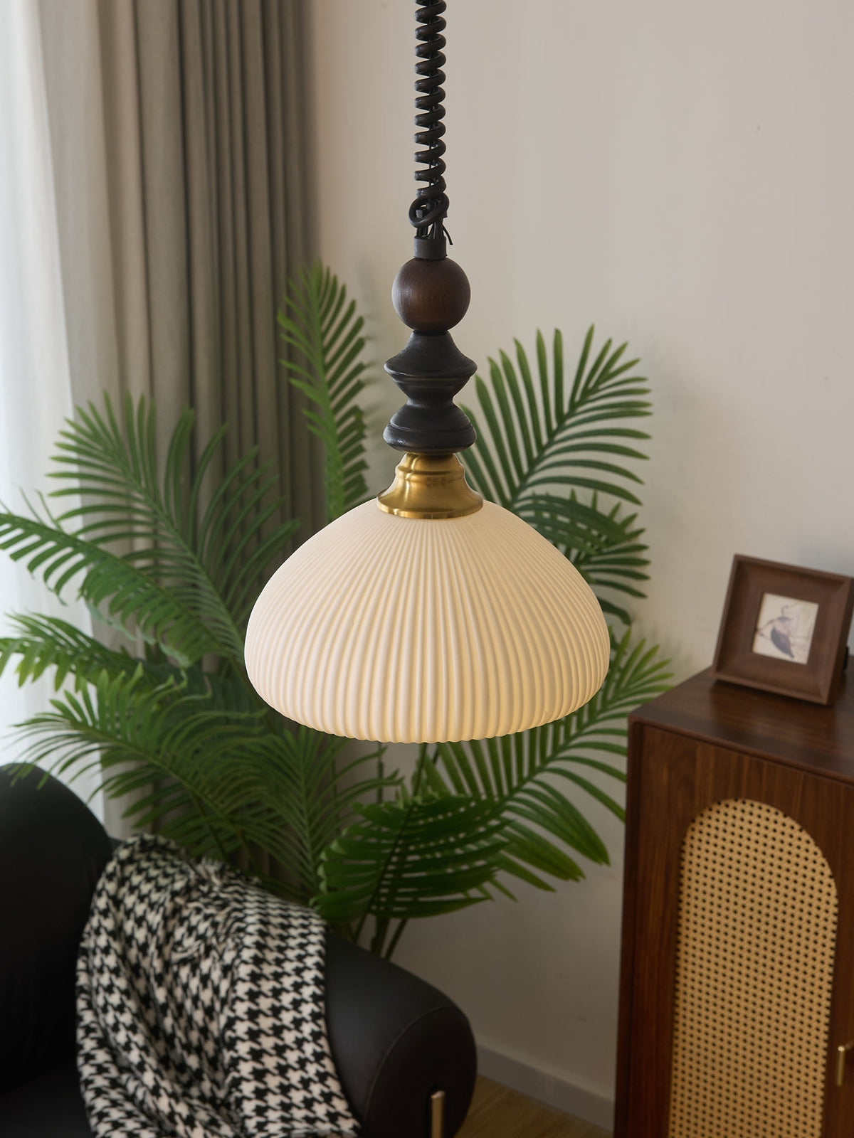 Halcyon Moderne hanglamp van hout met minimalistische boog