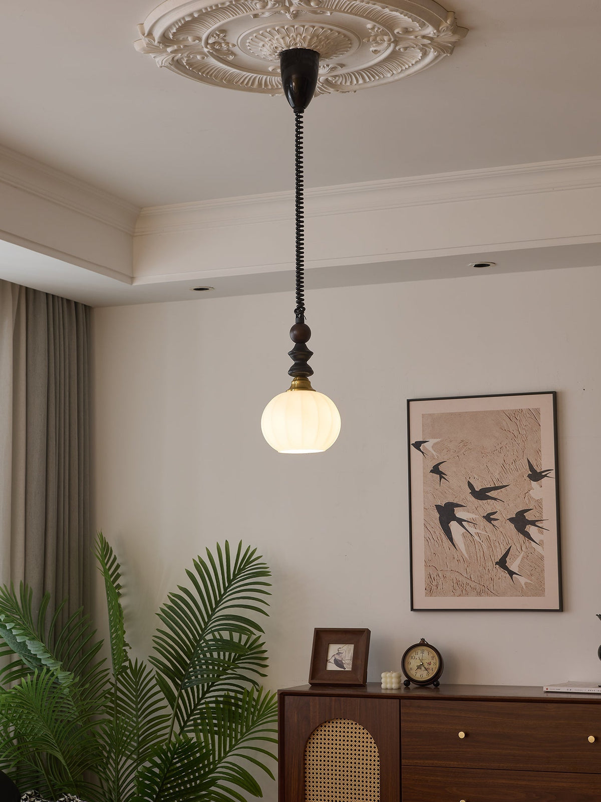 Halcyon Moderne hanglamp van hout met minimalistische boog