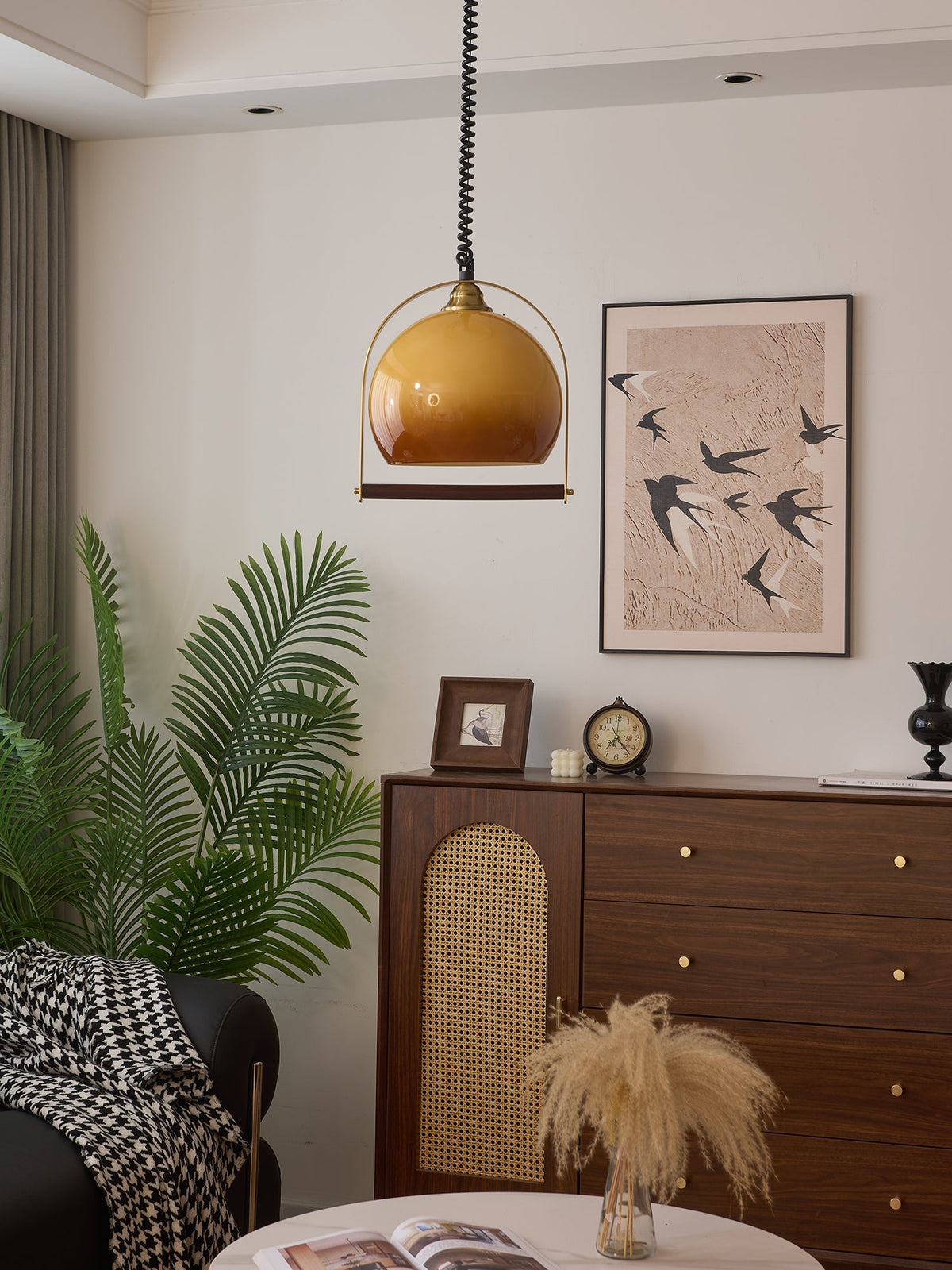 Halcyon Moderne hanglamp van hout met minimalistische boog