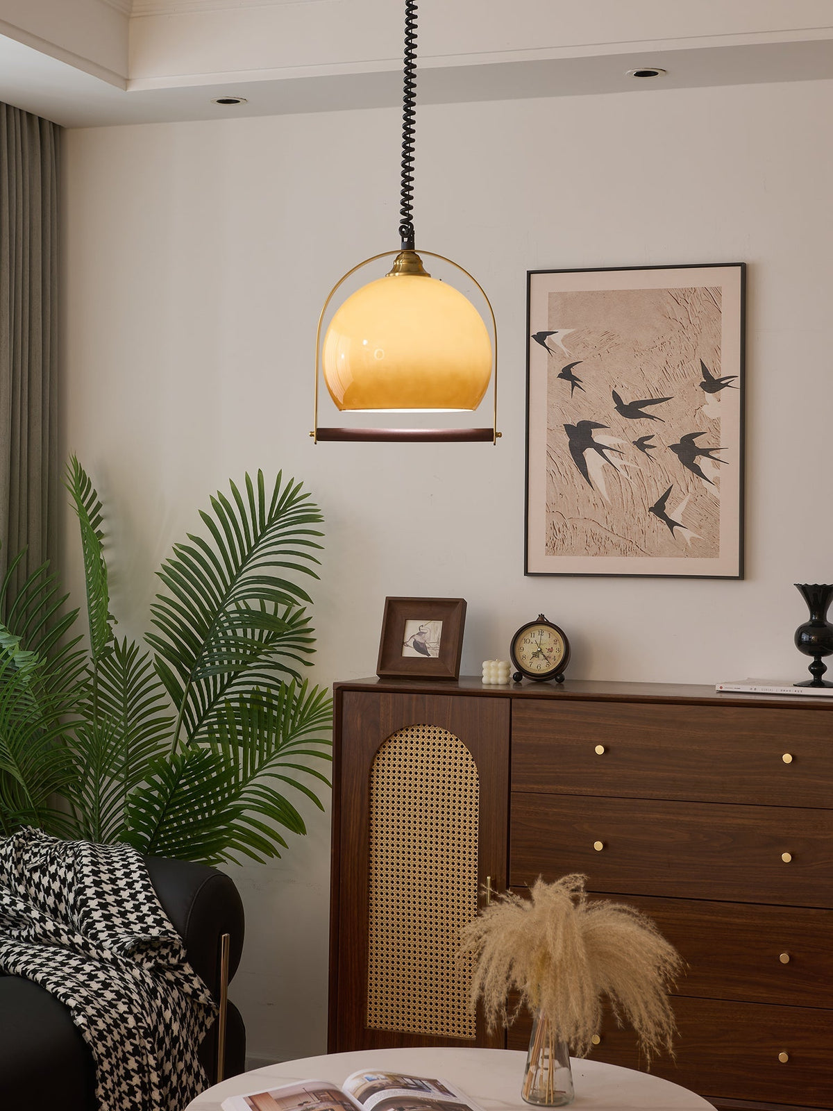 Halcyon Moderne hanglamp van hout met minimalistische boog