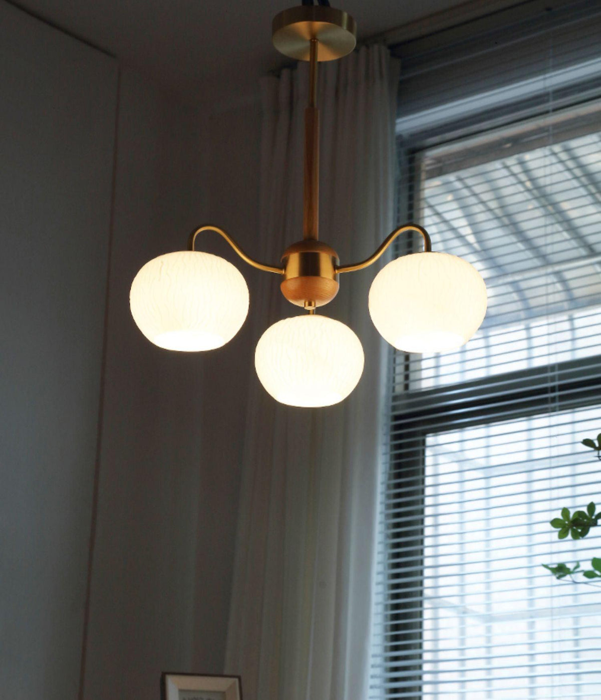 Elyra elegante kroonluchter met houten accenten