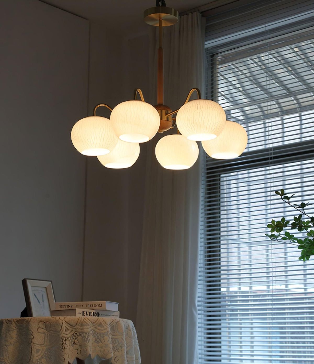 Elyra elegante kroonluchter met houten accenten