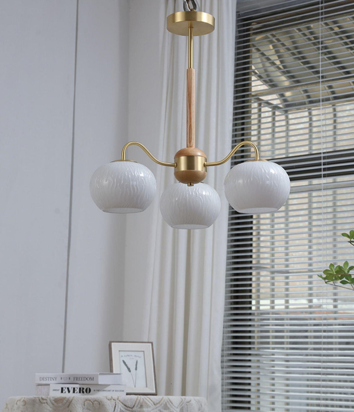 Elyra elegante kroonluchter met houten accenten