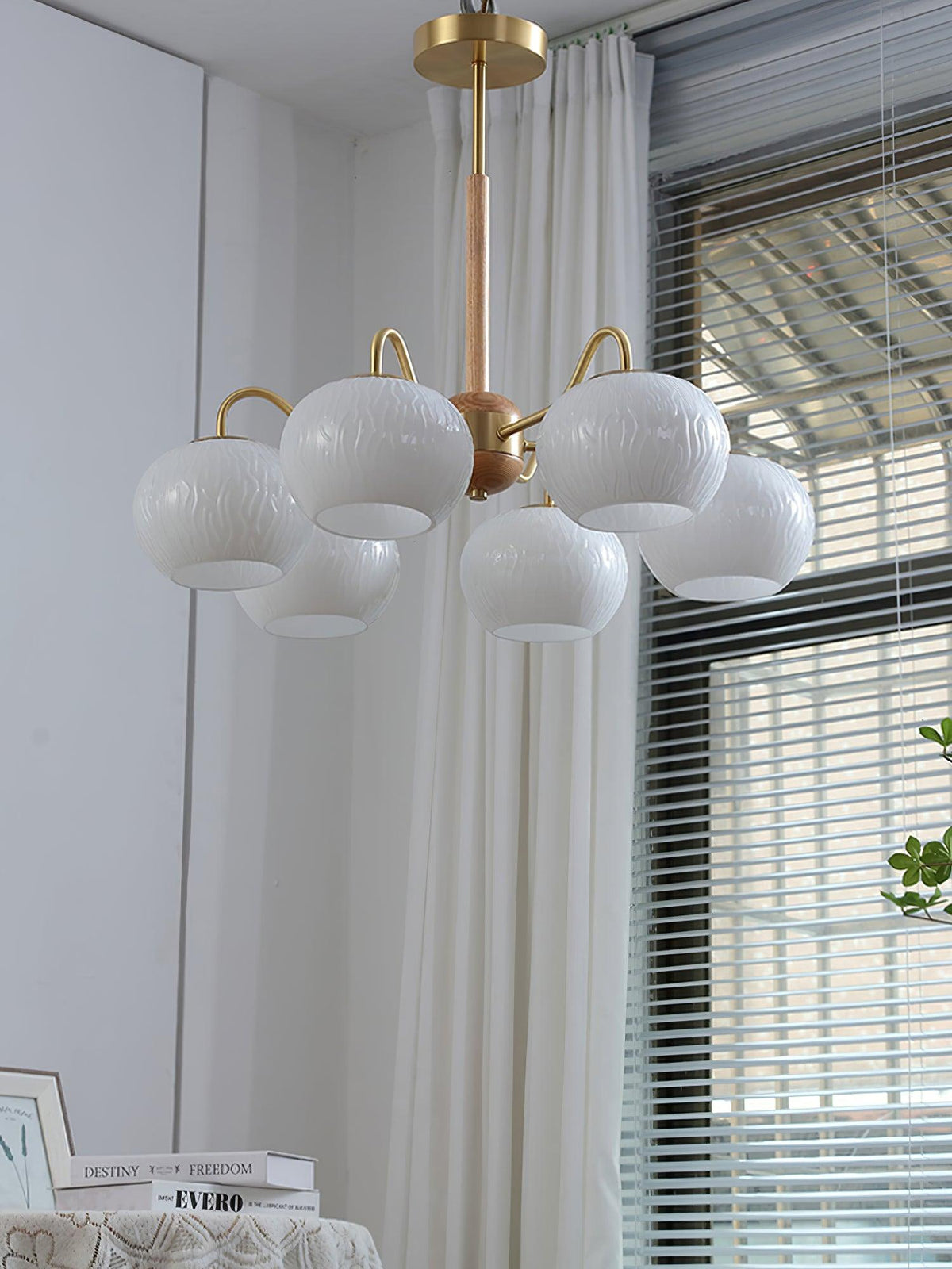 Elyra elegante kroonluchter met houten accenten